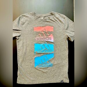 Grey Adidas Tee. Like New.